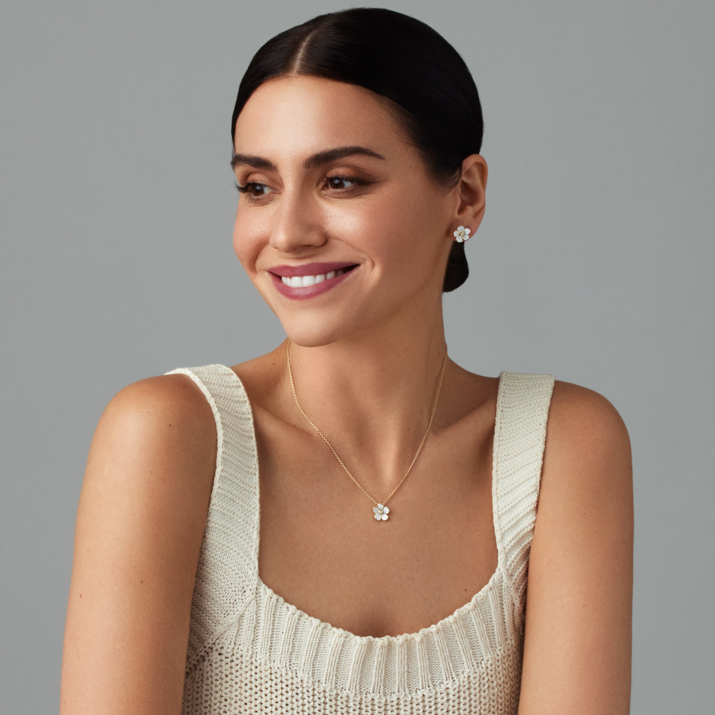 Medium Florette Single Pendant Necklace in White