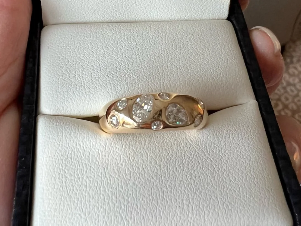 A Ring That Sparkles Like the Night Sky