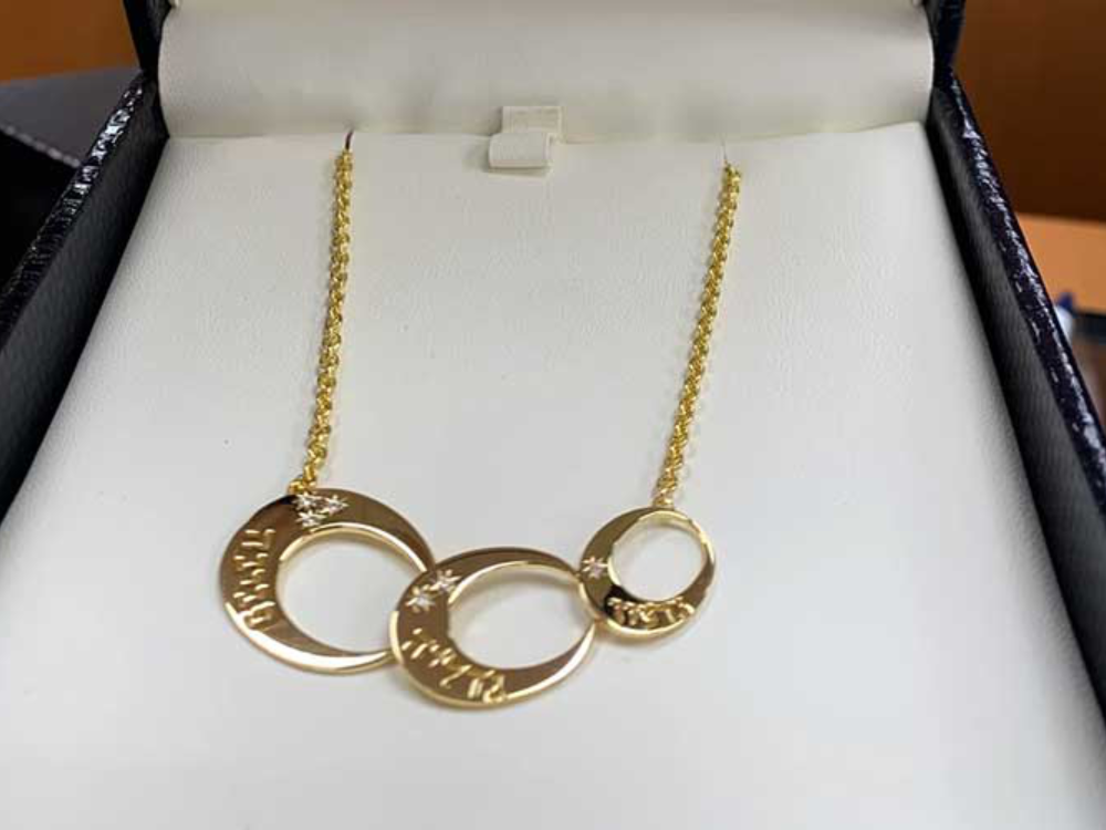 14k Yellow Gold Mother's Neckace