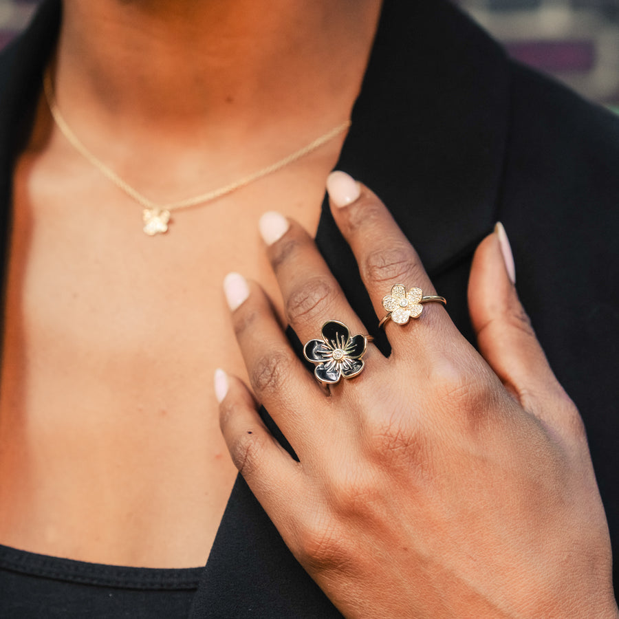 Medium Florette Ring in Pavé Diamonds