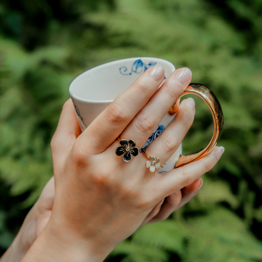 Large Florette Single Flower Cocktail Ring in Black